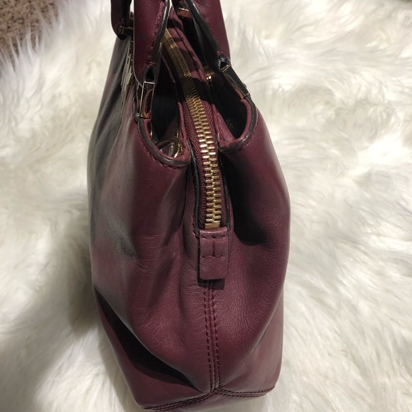 ❌ SOLD ❌ Micheal Kors Leather Purse - Picture 3 of 8